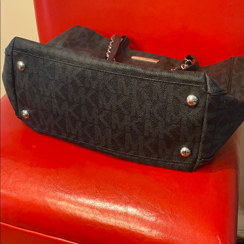 On Sale!!!!!!
Michael Kors bag. Large Harper tote - Picture 3 of 4